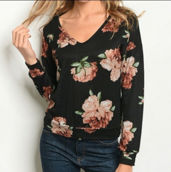 💚Soft Forest Green V-neck Floral Top - Picture 3 of 3